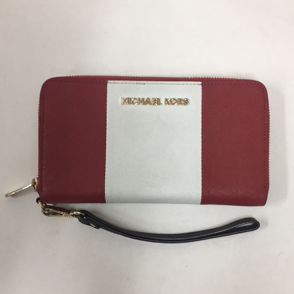 FINAL MARKDOWN Ladies’ Michael Kors Wristlet